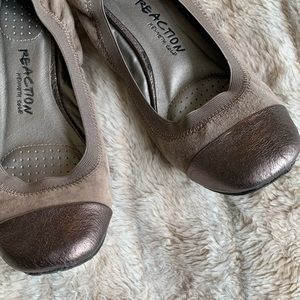 Kenneth Cole Reaction Taupe Suede Flats 8.5 MED